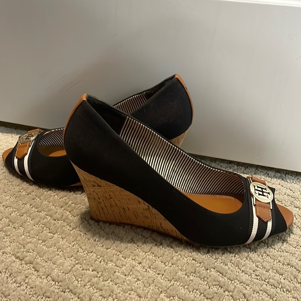 Tommy Hilfiger wedge heels. Peep toe.